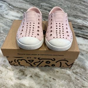 Native Shoes Jefferson in Shell Pink